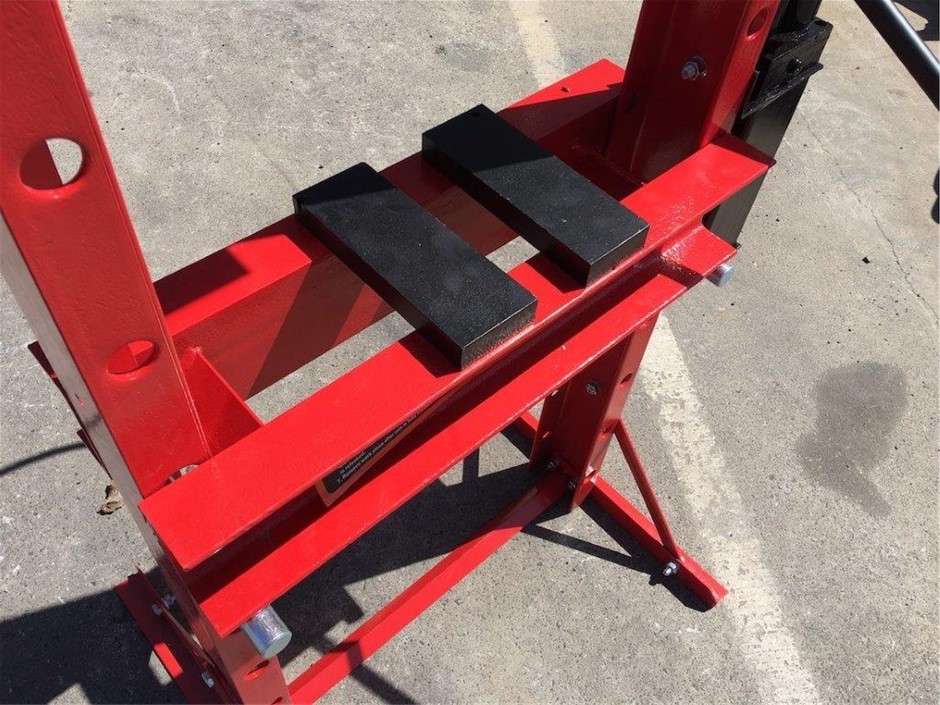 By The Vineyard Mixed Pack Pinot Grigio & Chardonnay (12x 750mL). SEA.