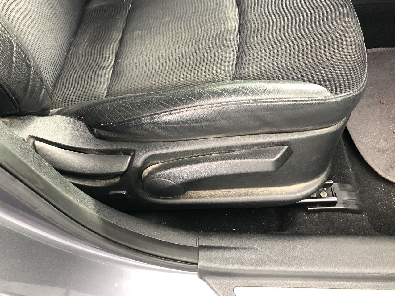 Wolf Blass Yellow Label Shiraz (6x 750mL). SA