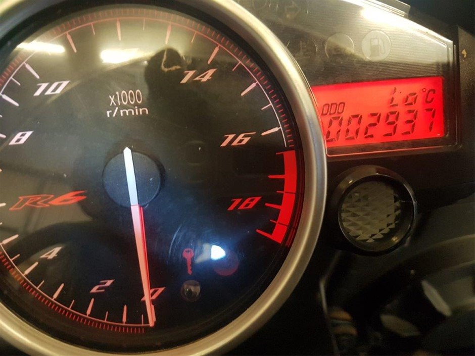 REMINGTON Super Glide Ceramic Hair Straightener.