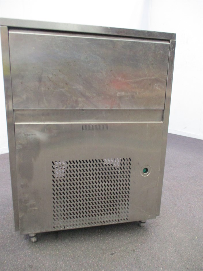 Hardys Regional Reserve Cabernet Sauvignon Rich Dry Red 2001 (1x 1L), SA.