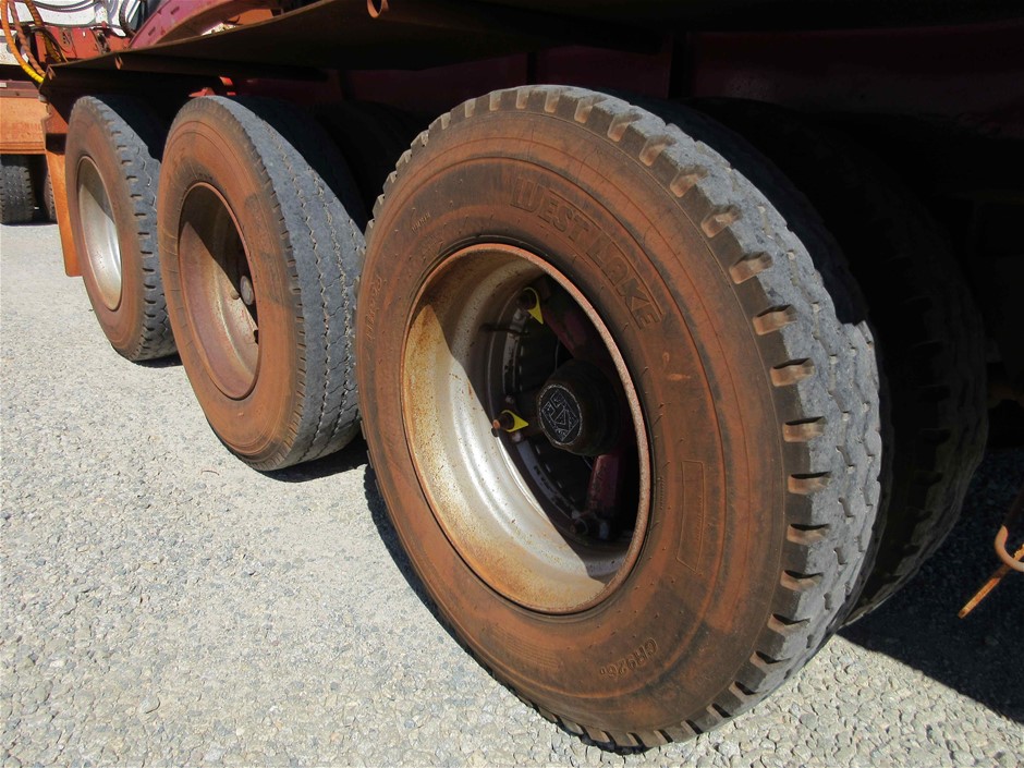 INFINITY X1 7000 Lumen Dual Power Rechargeable Flashlight. NB: Display prod