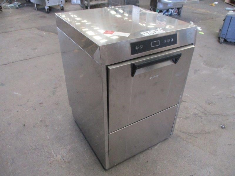 By The Vineyard Mixed Pack Pinot Grigio & Chardonnay (12x 750mL). SEA.