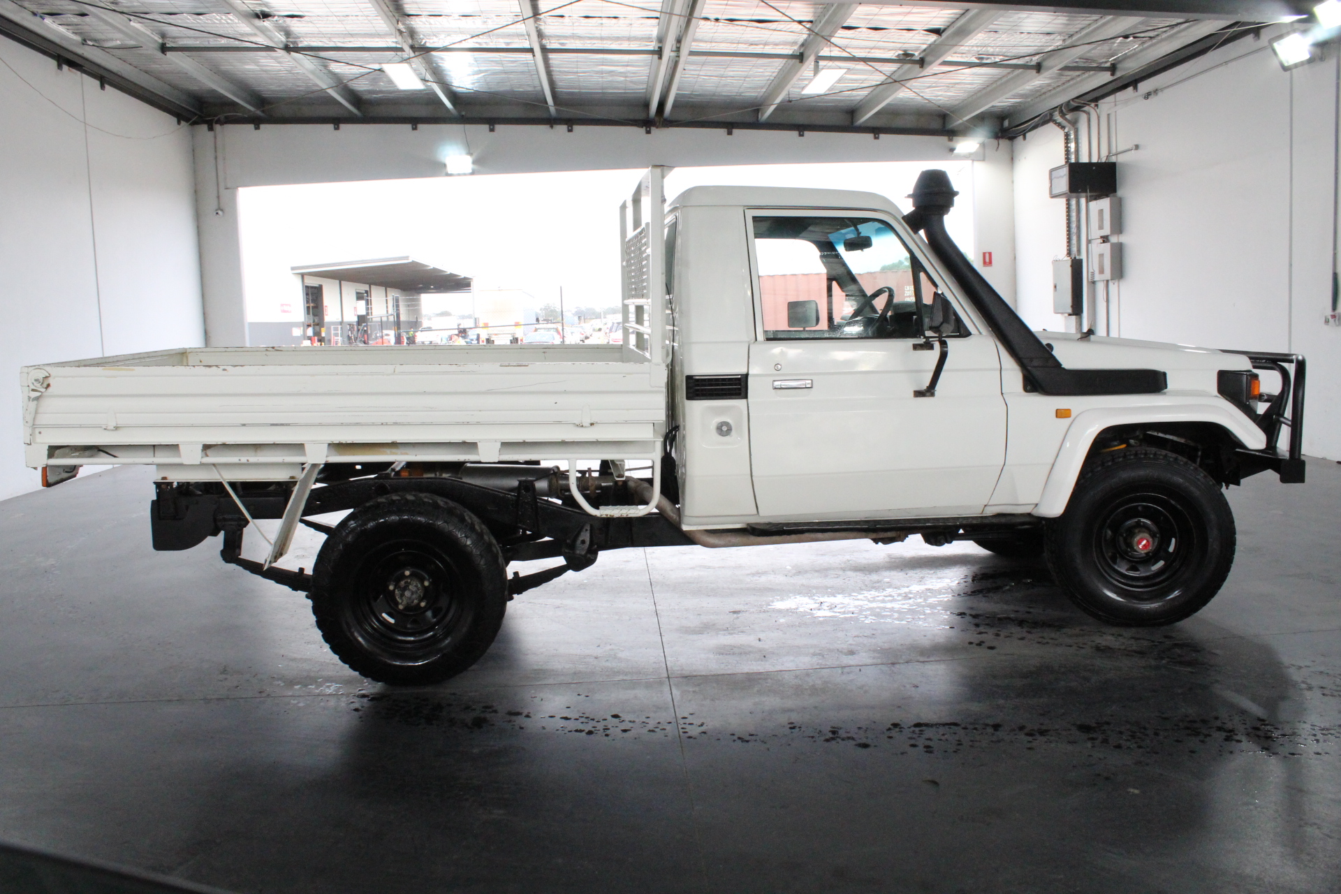 Quantity of 100 1650mm Star Pickets (Unused),