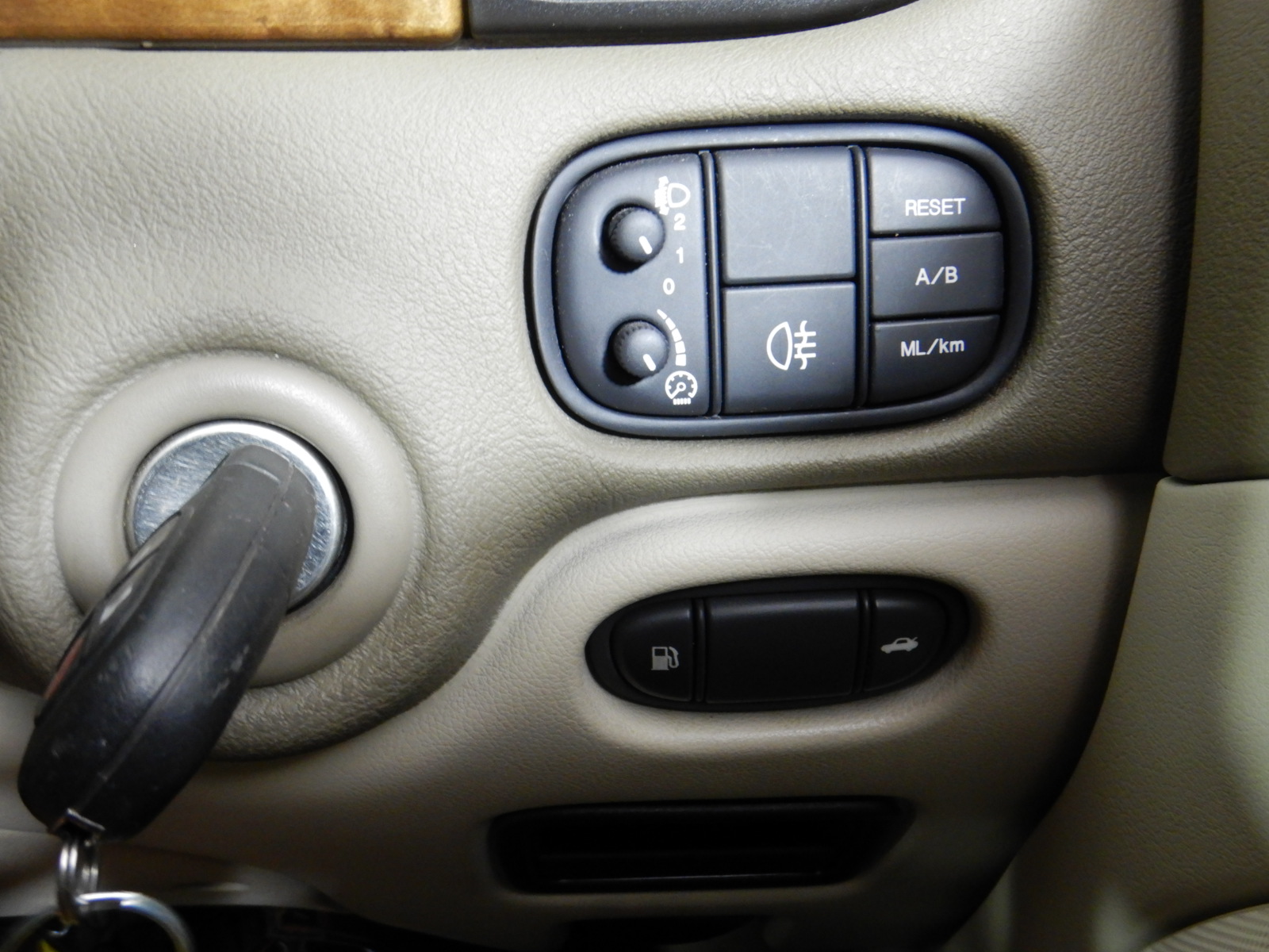 32DEGREES Women's Sueded Tech Pants, Size S, Black.