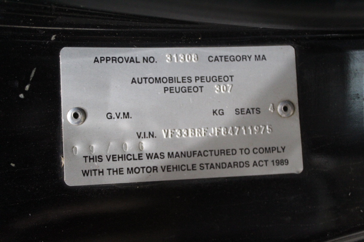 DeWalt DCB116-XE XR Li-ion Multi-Volt Fast Charger 12V 14.4V 18V. NB: Not i