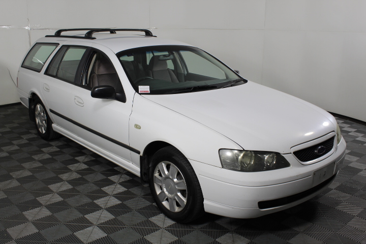 DeWALT 18V 5.0Ah Li-Ion XR Cordless Brushless Compact 300mm (12") Chainsaw