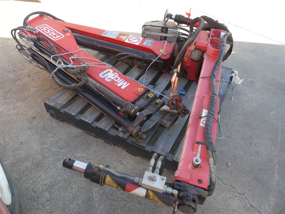 4 x Bow Shackles, WLL 4.7T, Screw Pin Type, Grade S. Yellow Pin.