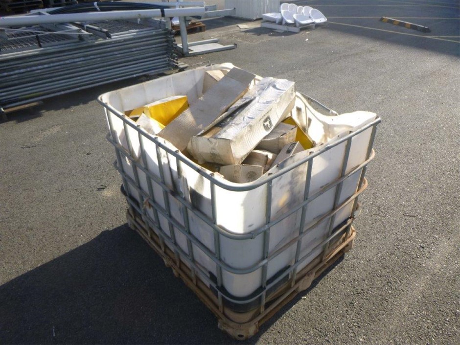 Yellow Gold Natural Garnet / Natural White Topaz Ring with Valuation
