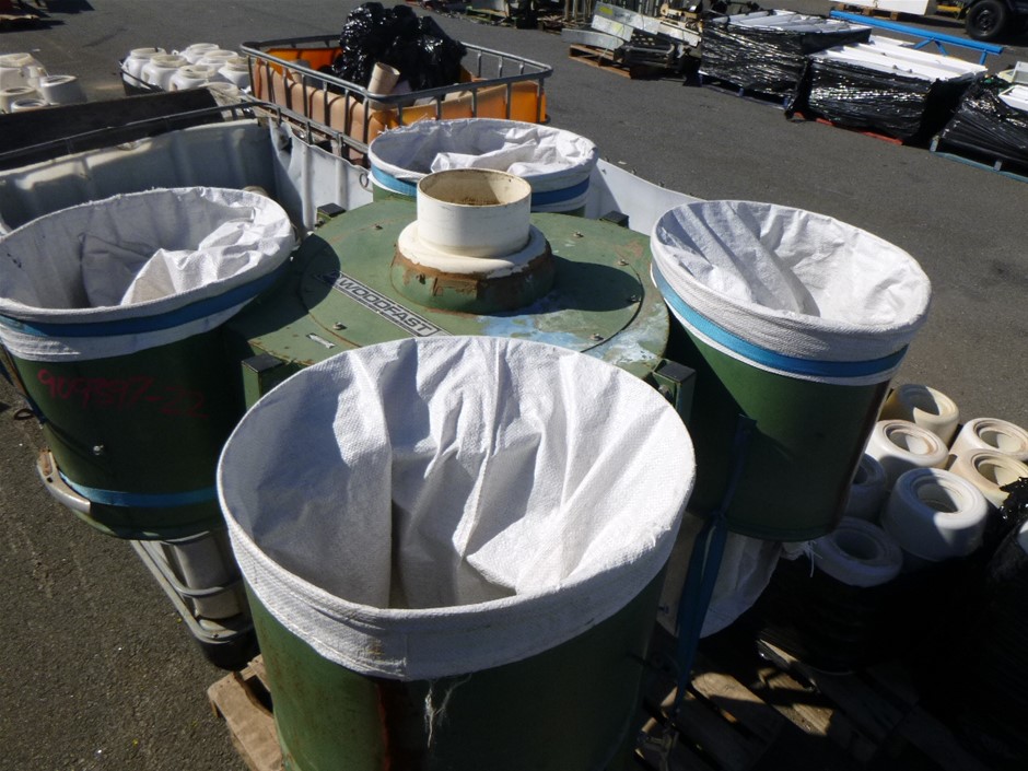 End of Lease Sale: Box of LED Drink Bottles including: