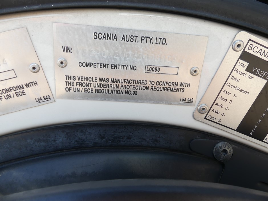 Little Giant Pinot Noir (6x 750mL).