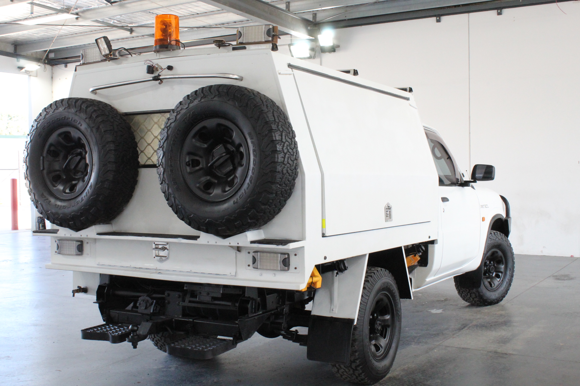 1/100 Scottdale x 2, 1 gram Valcumbi silver bars x 2 & 1 Kilo Copper Bar