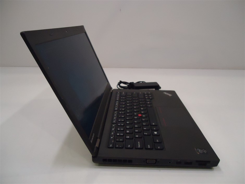 2016 UNC 50c HOLDEN HERITAGE COLLECTION HQ Kingswood COIN ON CARD