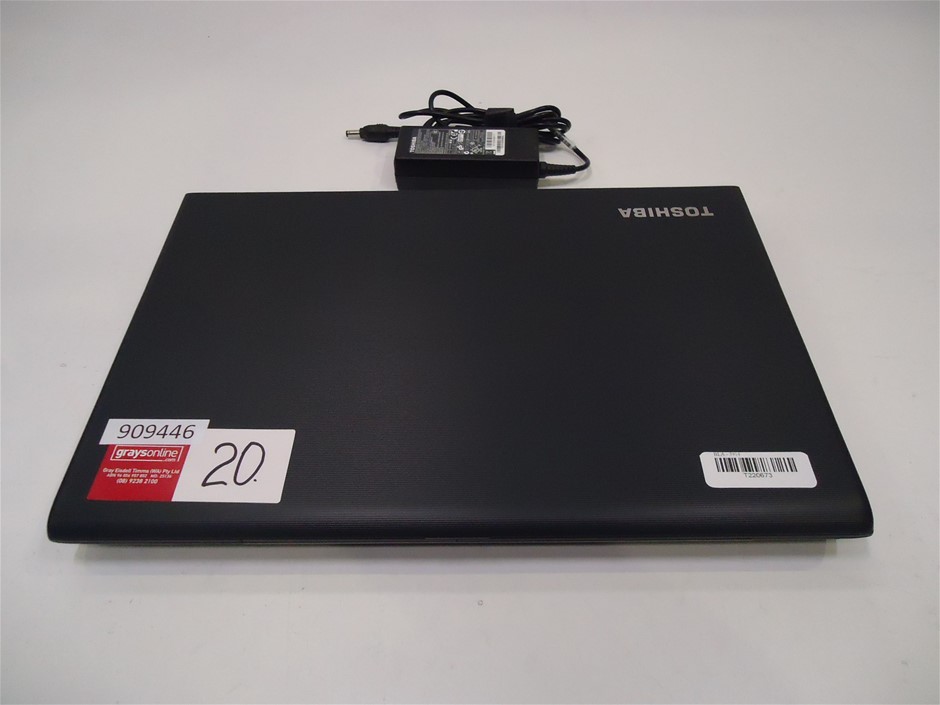 Bradman 5 Dollar Bi Metal Coin on Card of Issue 1996 Issued by RAM