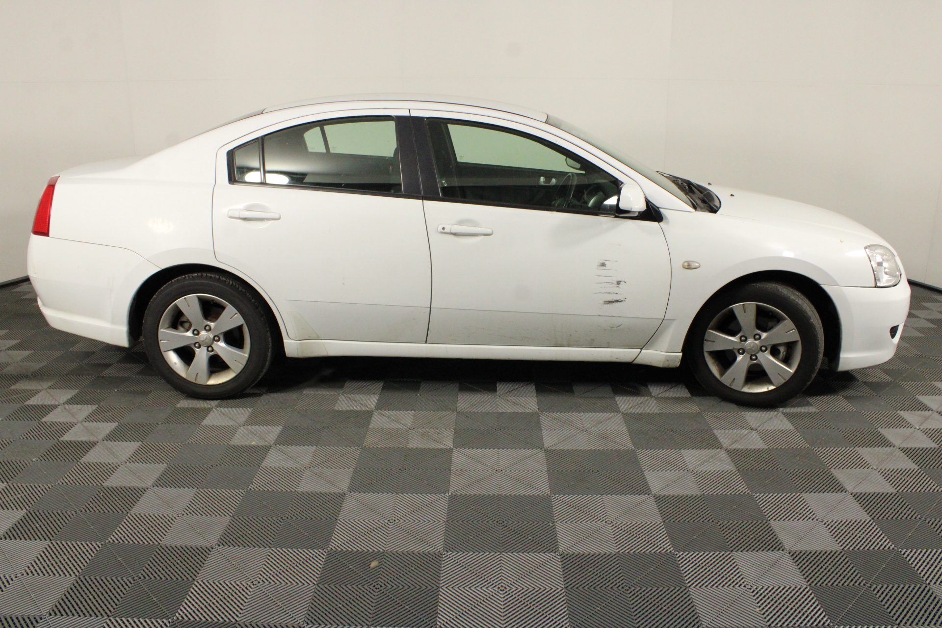 Copper Water Bottle Hammered 1 Litre for Ayurvedic Health Benefits