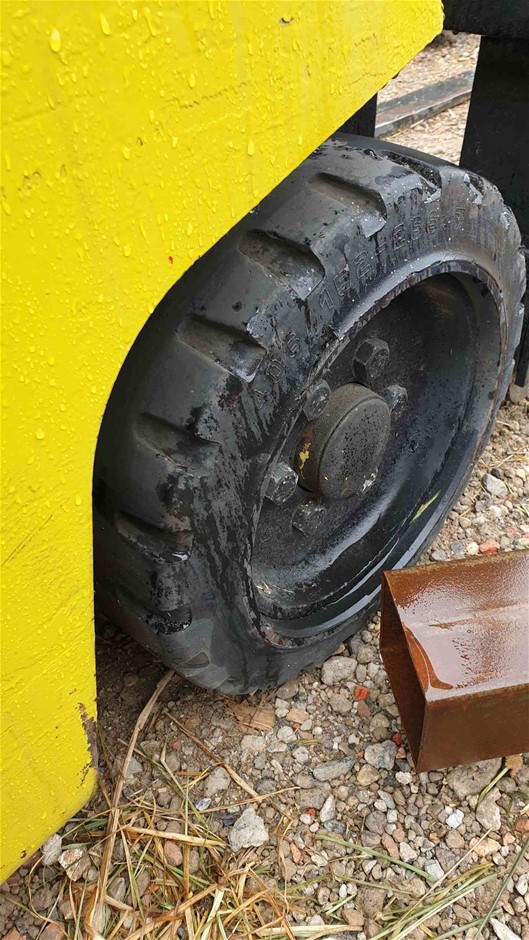 Stainless Steel Bracelet Featuring a Roman Numeral Pendant - Rose