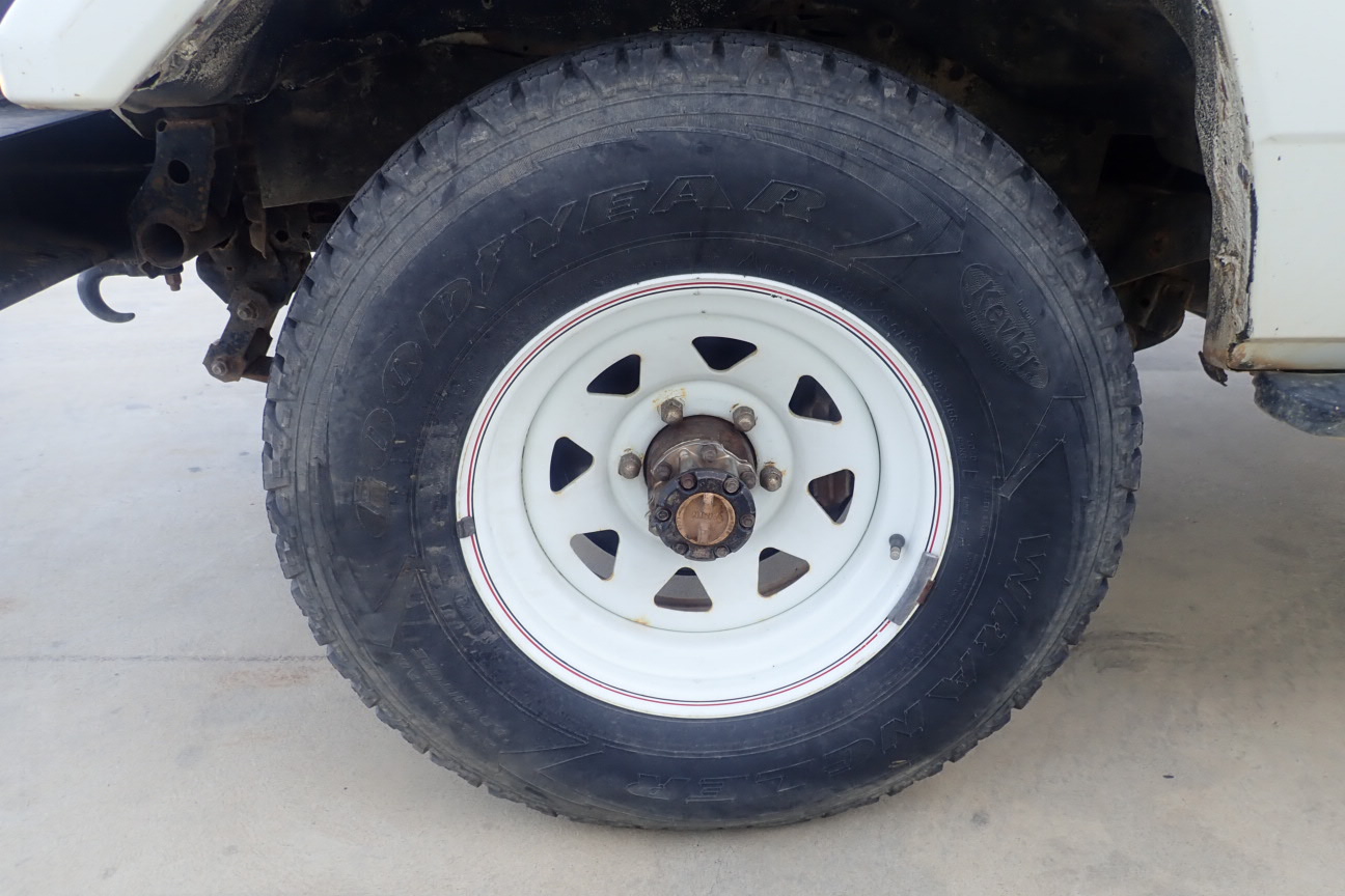 Clover Style Simulated Diamond 925 Sterling Silver Ring - Size 5