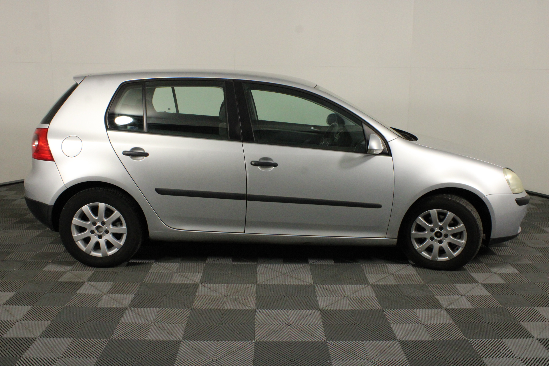 2023 $2 Matilda Light Green Coloured two dollar FIFA Soccer Coin Queen New