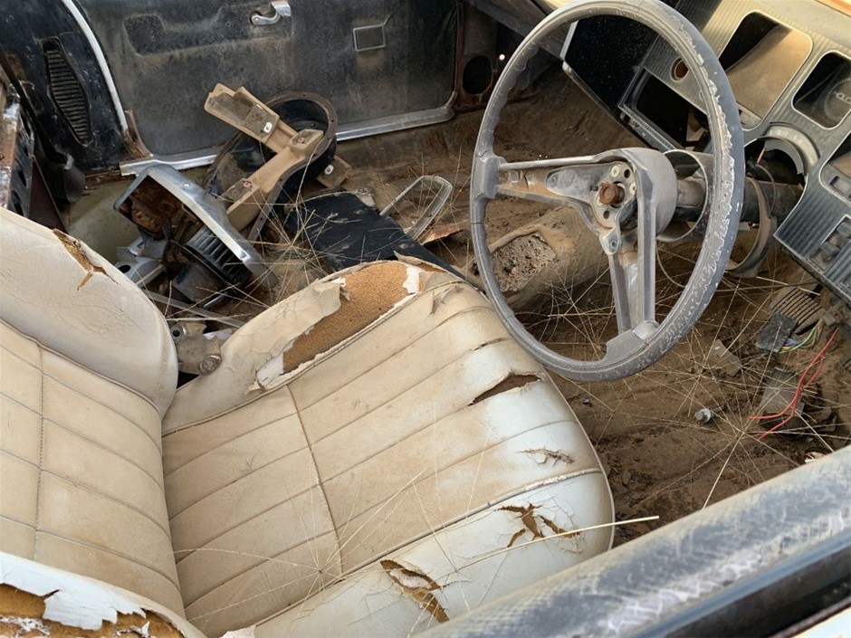 PHILIPS Oscillating Tower Fan 5000 Series, 105 cm, Dark Grey, Model CX5535/