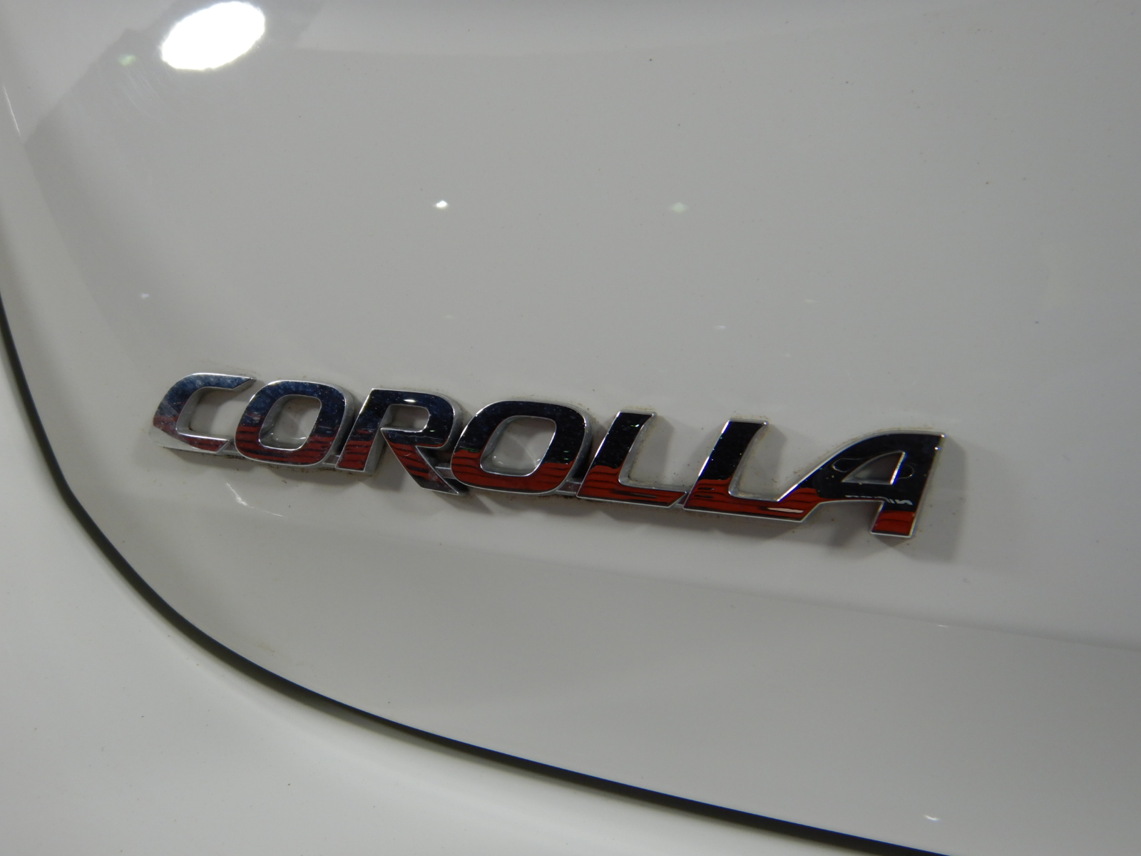 KATE SPADE New York Key Court 8" X 10" Frame, 2.80 LB, Clear. NB: Slightly