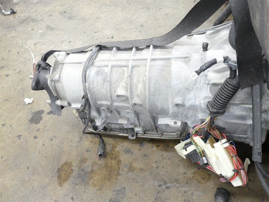 TREVIS Up and Running Emblem Bottle with Fuchsia Lid, 24Oz/709ml.