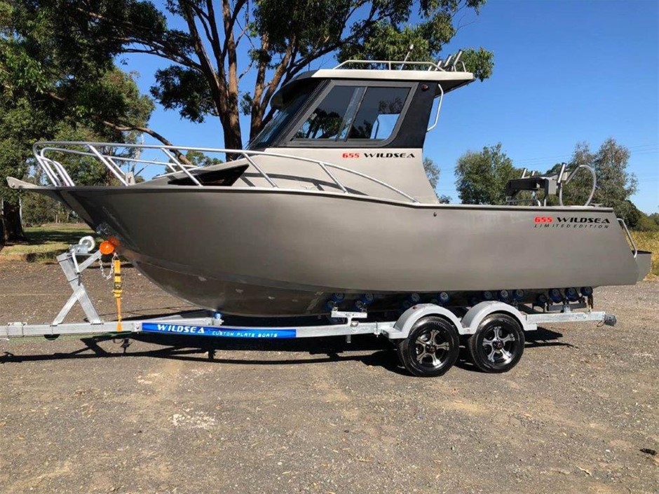 Roborock Qrevo Edge Robot Vacuum and Mop, 18,500Pa Suction, Zero-Tangling,