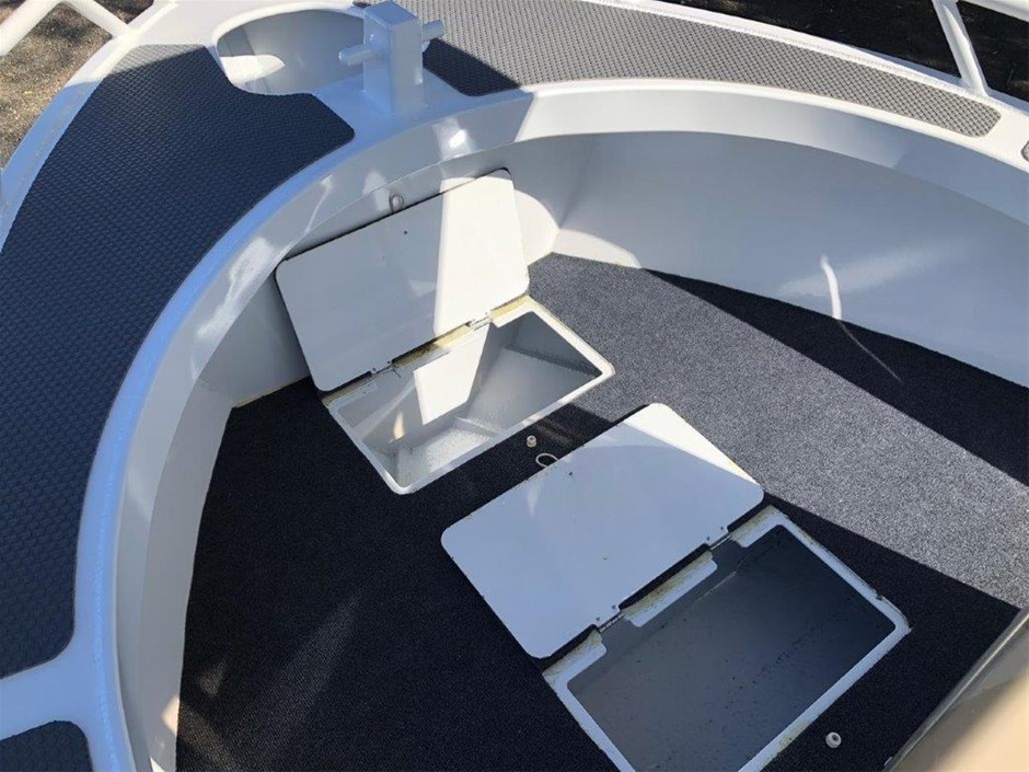 SHARK Steam & Scrub Mop, White. NB: minor use.