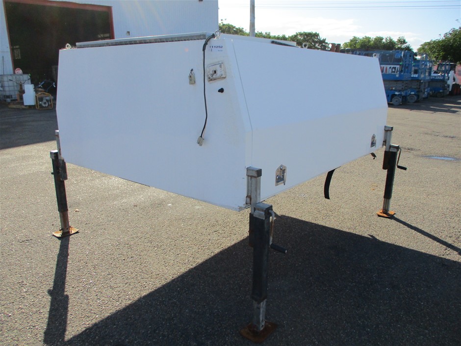 Wolf Blass Red Label Cabernet Merlot (6x 750mL).