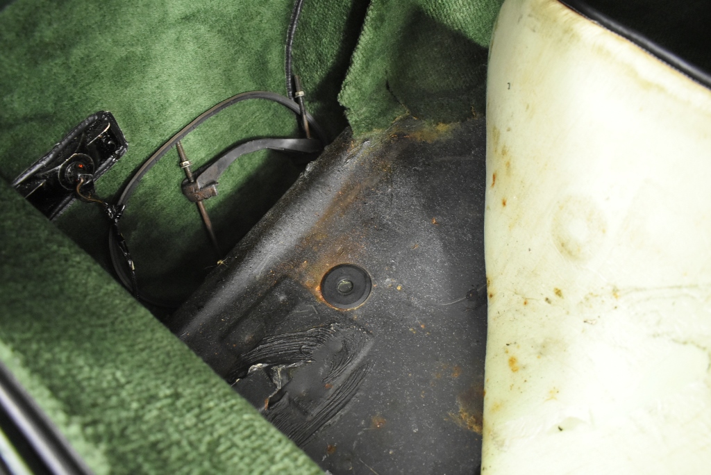 Wolf Blass Red Label Chardonnay Pinot Noir NV (6x 750mL).