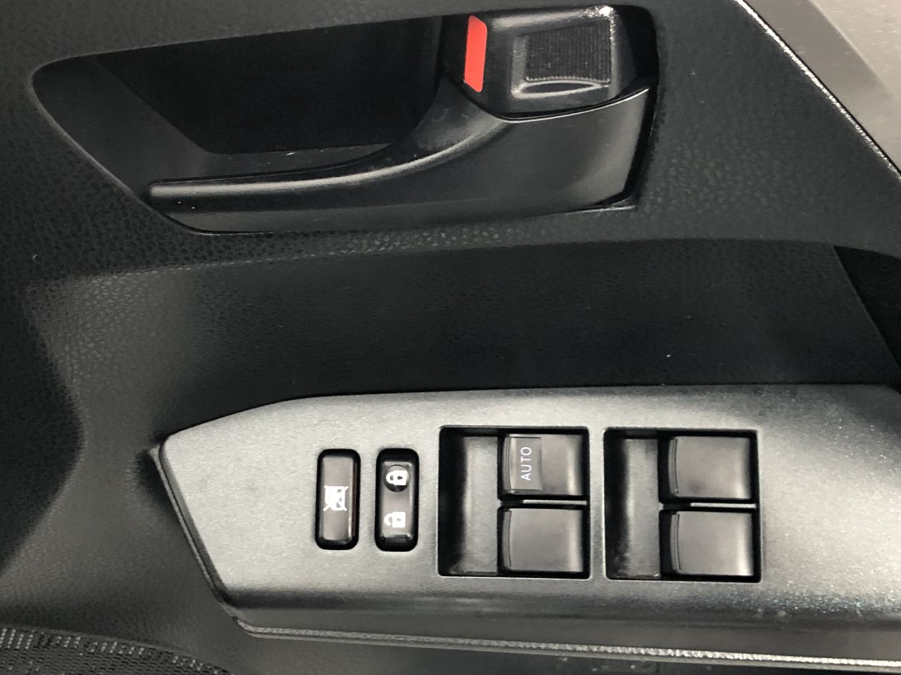 Wolf Blass Red Label Cabernet Sauvignon (6x 750mL).