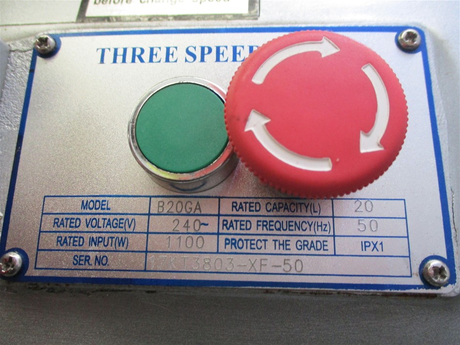 Designer Plain Locket Necklace in Silver