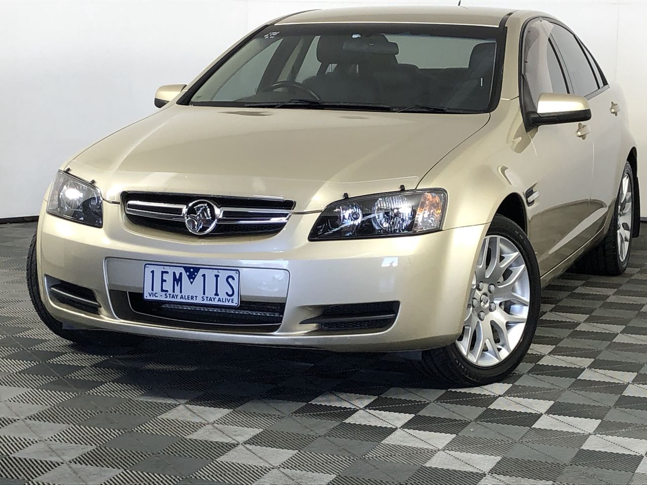 1.00 Carats Brilliant Polish Round Cut White Diamond CVD-Not Certified