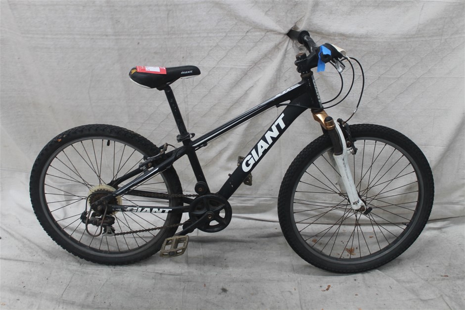 Roberts Estate Chardonnay 2024 (12x 750mL) SEA