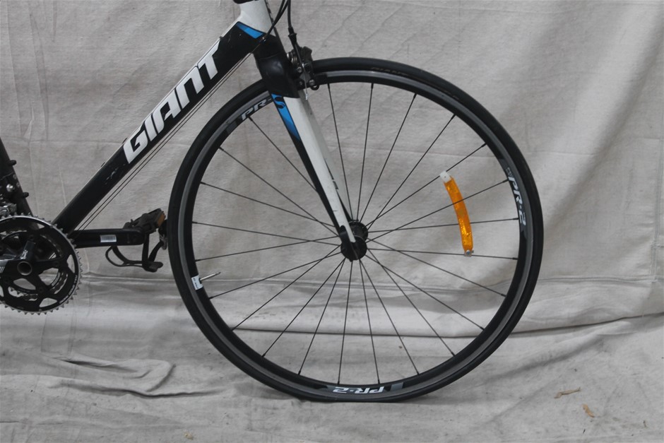 Wolf Blass Red Label Chardonnay (6x 750mL).