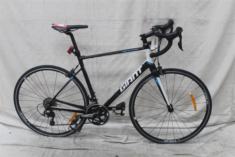 Wolf Blass Red Label Chardonnay Pinot Noir NV (6x 750mL).