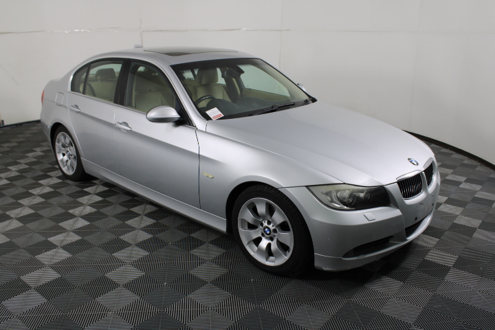 DYSON V8 Extra Cordless Vacuum Cleaner, Silver/Purple. NB: Has been used.