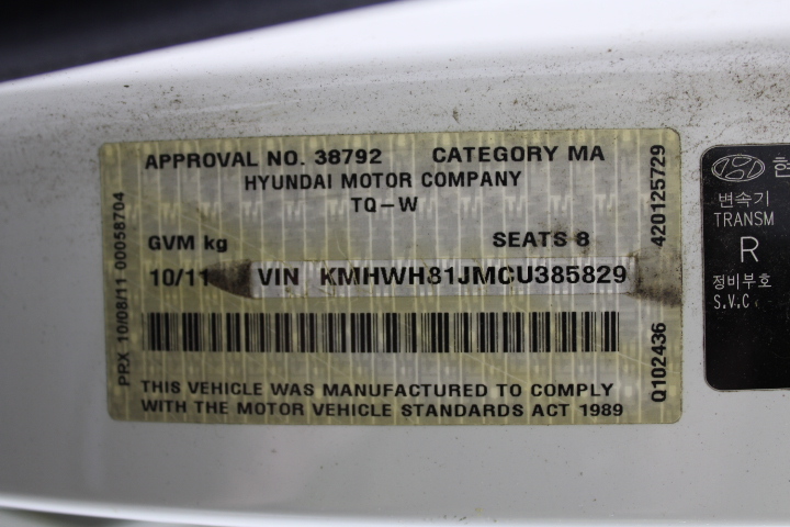 PHILIPS Sonicare Diamond Clean 9000, Electric Toothbrush, Black & White, HX