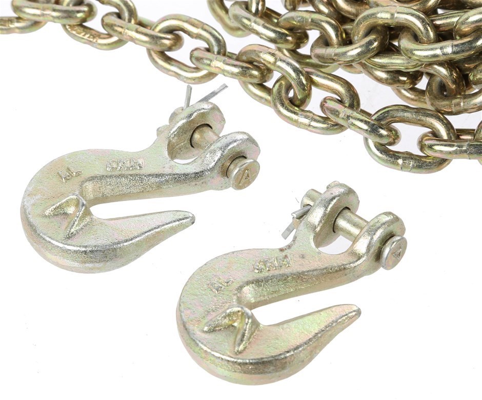 2x ASSORTED TOY BUNDLE: 1x DISNEY Pixar Lightyear Base Utility Vehicle & 1x