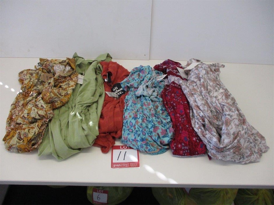 7-8mm White Pearls & Gold Plated Rhinestone Stretch Bracelet.