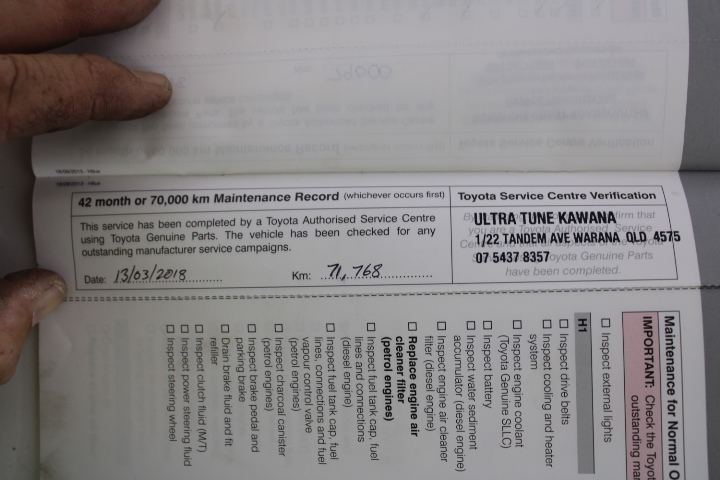 White & Gold PU Leather Lucky Clover Bracelet