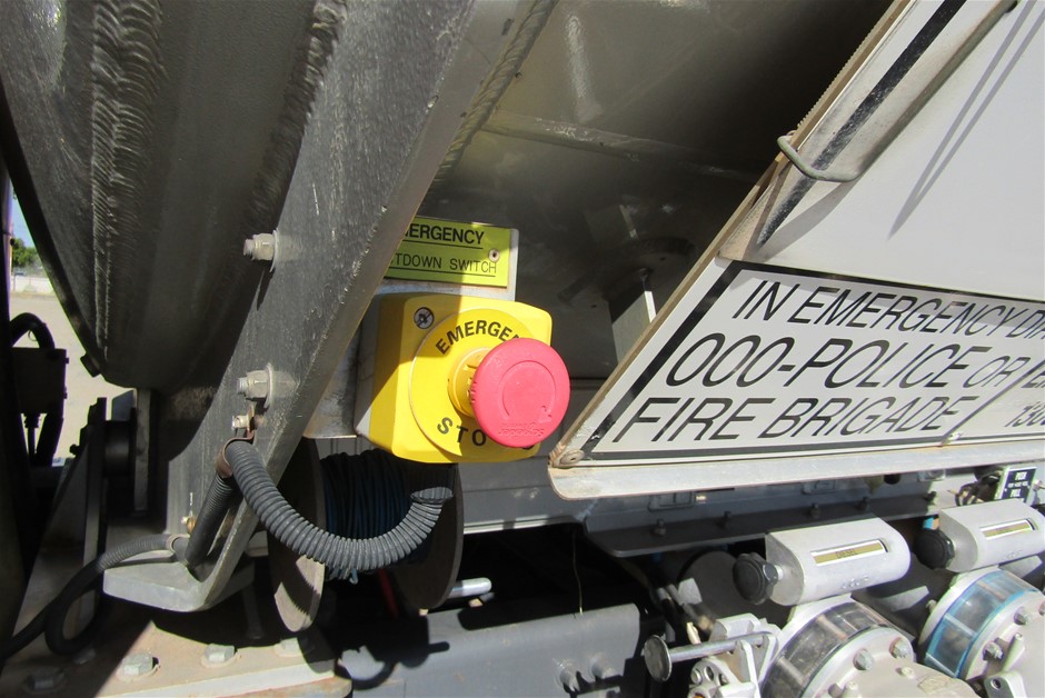 9K WHITE GOLD SOLID DIAMOND CUT STACKER RING