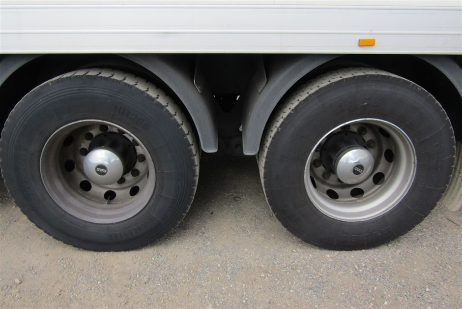 CALVIN KLEIN Women's Straight Jean, Size 10/30, 99% Cotton, Dark Blue (IFN)