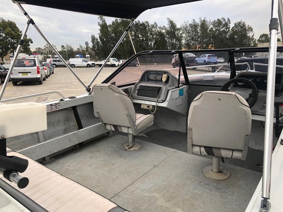 Lindeman's Early Harvest Crisp Chardonnay (6x 750mL).