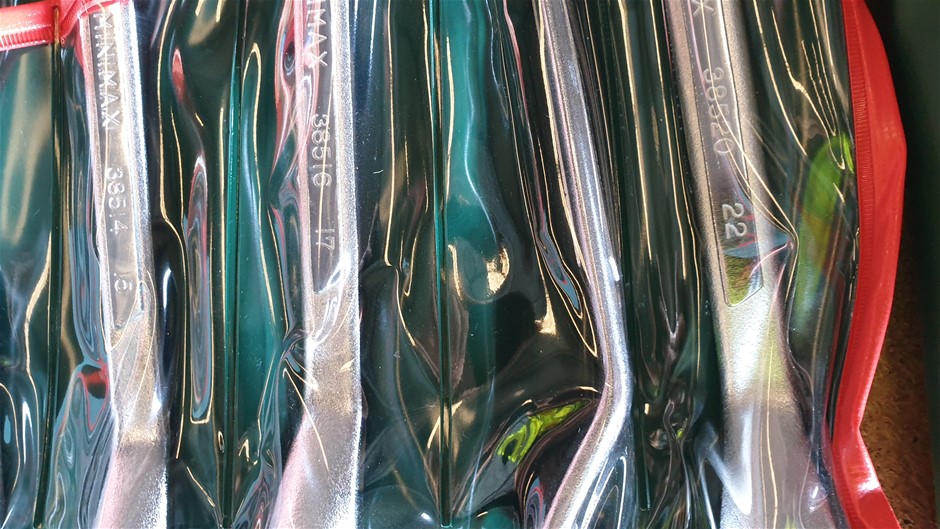 Tektronix WVR8300/WVR 8RFP Waveform Monitor & Extron FOX Matrix (Lot of 3)