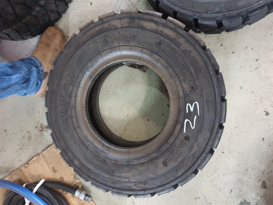 SUMMER INFANT BY INGENUITY My Size Potty Pro in White. NB: Damaged box, no