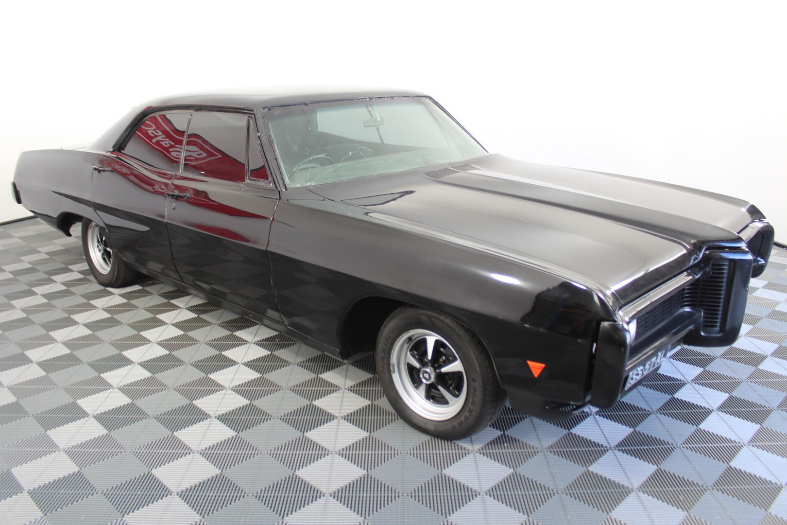 TWEEZERMAN Classic Eyelash Curler