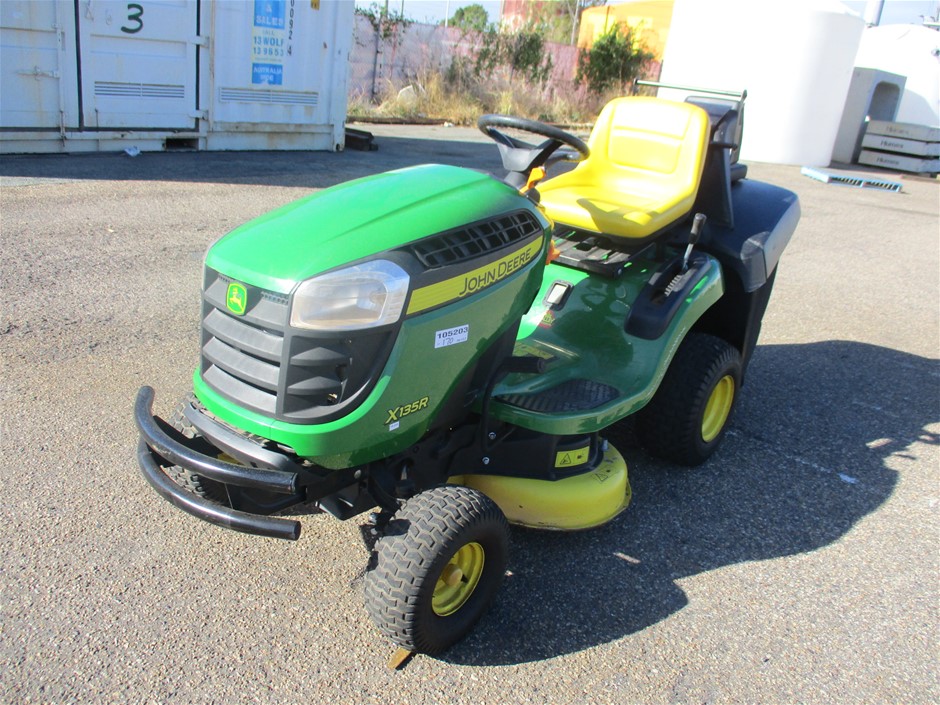 Duchesse De Paris Brut Blanc De Blancs NV (6x 750mL), France.