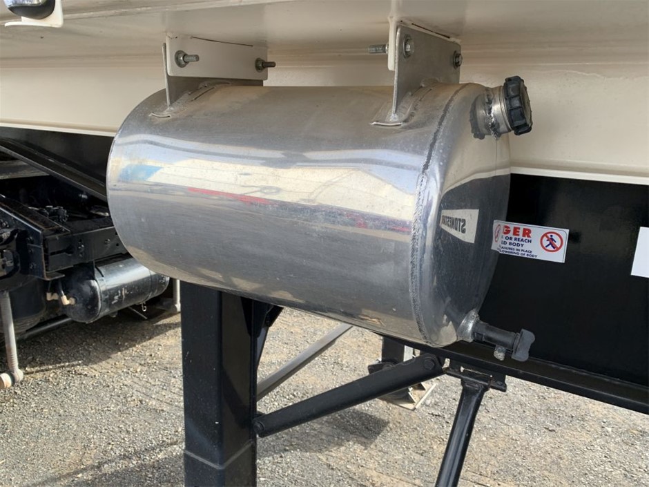 Night Merchant Vodka Lime And Soda Cans (24x 250mL) NSW