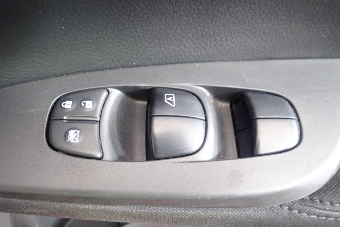 The Hero `Preservative Free` Pinot Noir 2023 (6x 750mL) SA