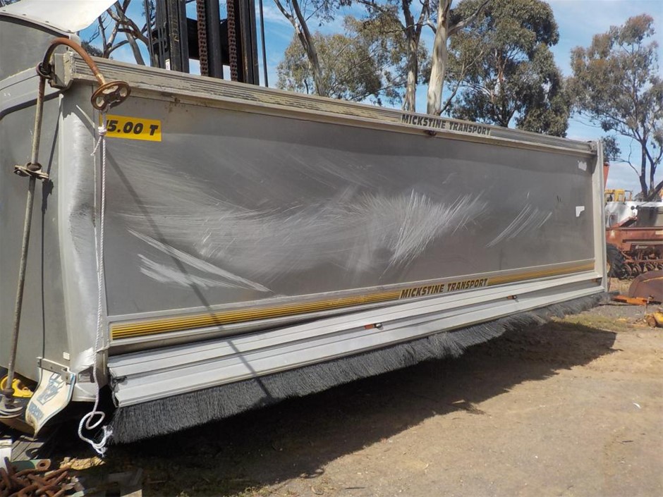 Wolf Blass Red Label Cabernet Sauvignon (6x 750mL).