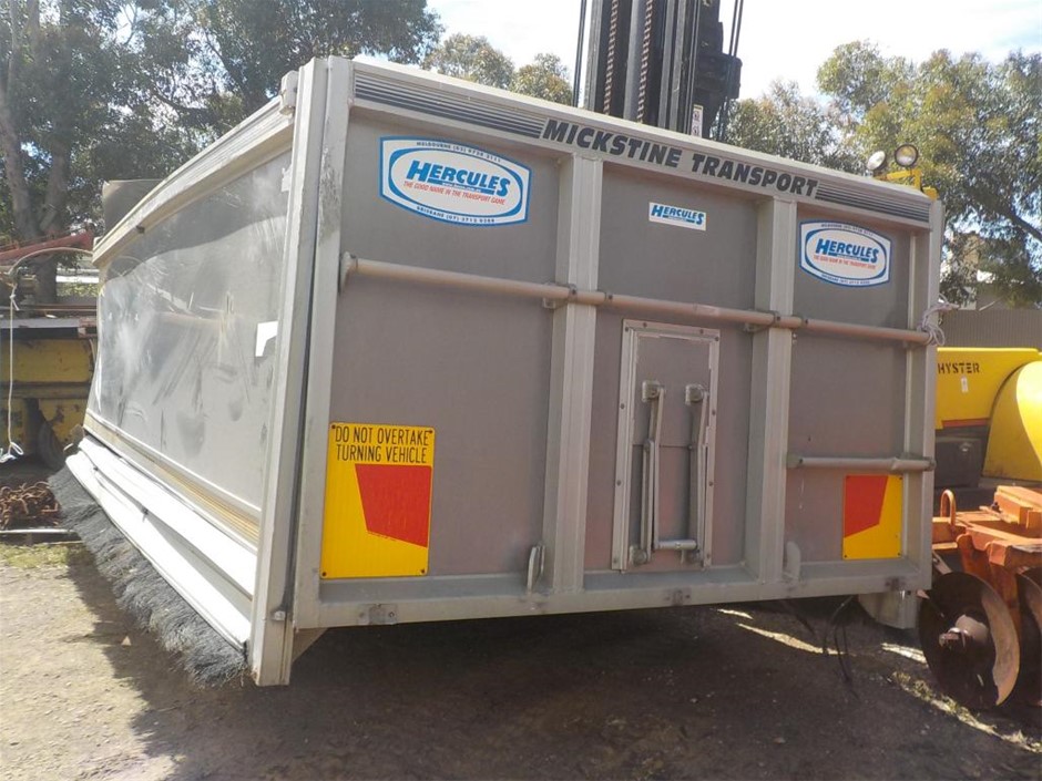 Wolf Blass Red Label Chardonnay (6x 750mL).